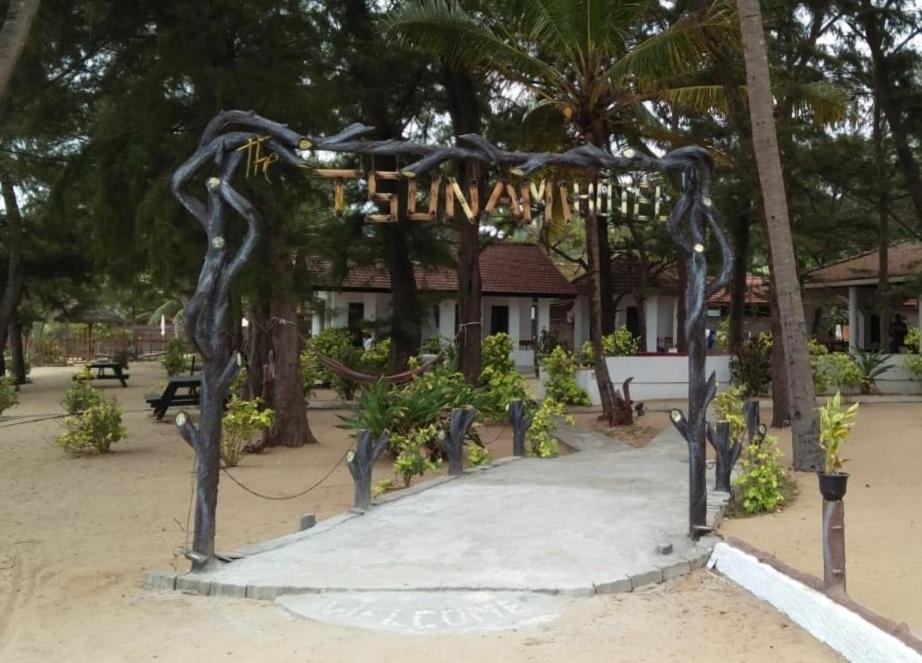 Tsunami Beach Hotel 阿鲁甘湾 外观 照片